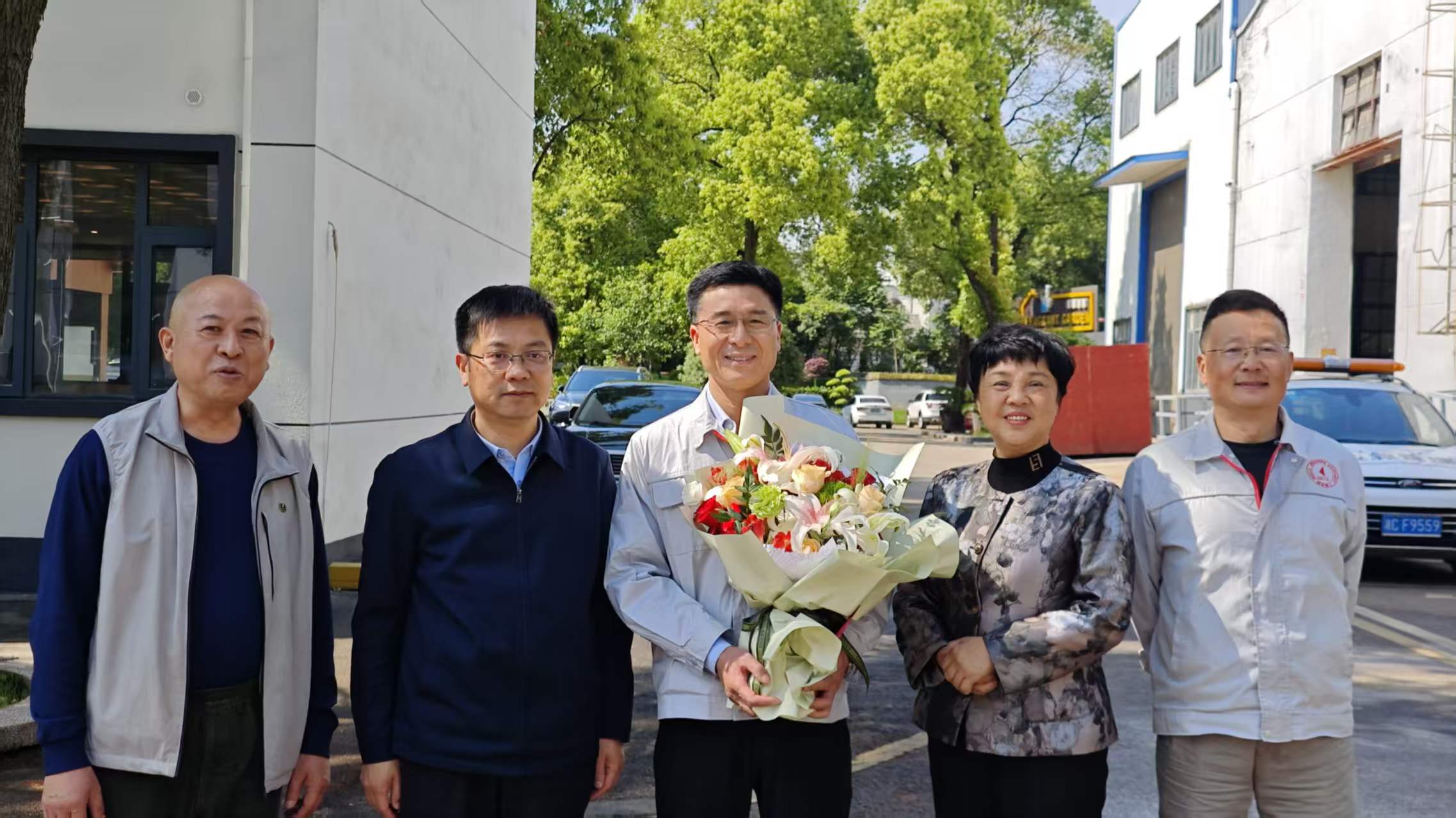 雨湖区区委书记陈小平一行走访湖南精正公司